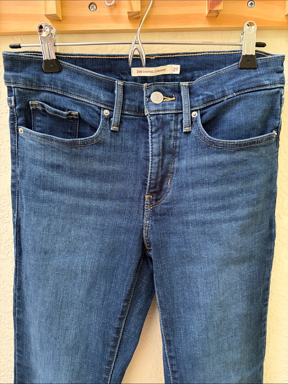 Levi’s 314 -Shaping Straight Women's Jeans in Dark Blue - size 27